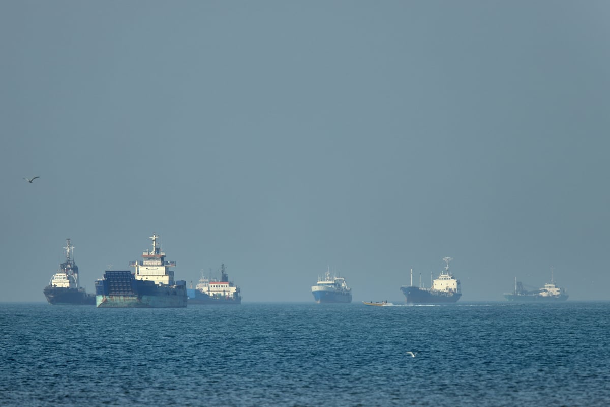 Trump brands Iran’s leaders 'lunatics' after attacks on US warships in ...