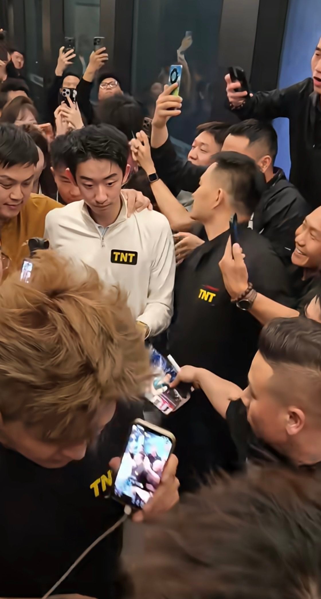 China’s Wu Yize returns to hero’s welcome after winning World Snooker ...