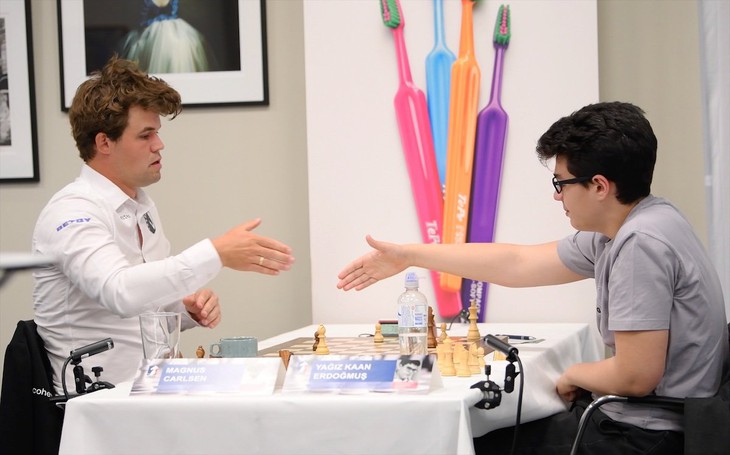 Vẫn quá khó để đánh bại 'vua' cờ Carlsen