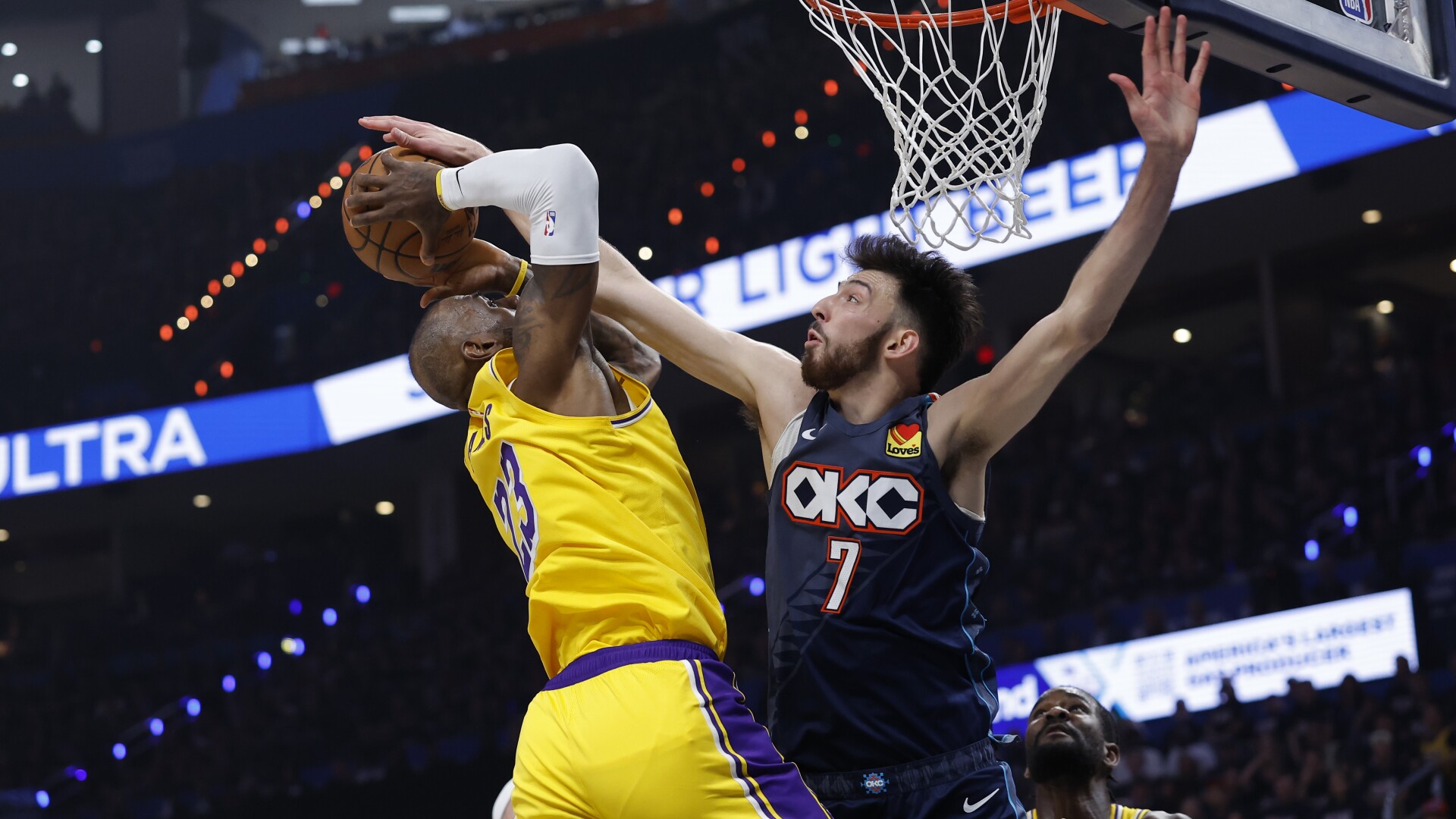 Holmgren, Gilgeous-Alexander score 22 as Thunder beat the Lakers to go ...
