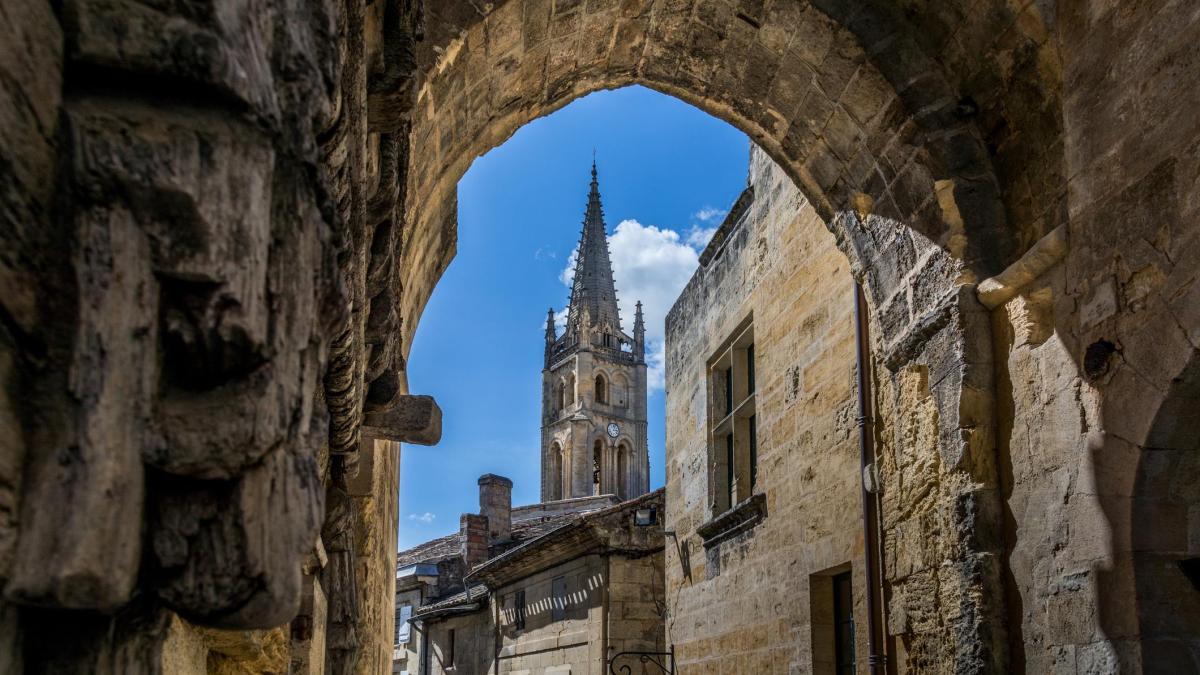 Saint-Émilion: viñedos, bodegas... y una iglesia subterránea