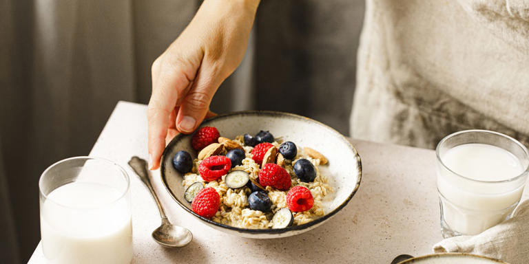 Foods with more fiber than brown rice, according to dietitians
