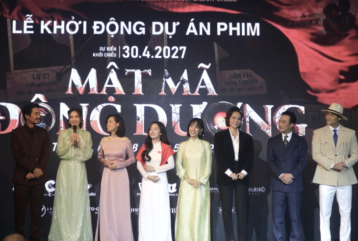 Quang Tuấn xin phép vợ để 'tìm hiểu' Ninh Dương Lan Ngọc trong Mật mã Đông Dương