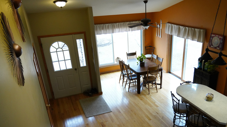 Not wood paneling nor color palette: This home feature is a '90s staple - Soothing Home Decor Color Palette