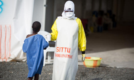FILE PHOTO - A volunteer in a protective suit treats a girl with Malaria at the Severe Infections Temporary Treatment Unit (SITTU). A malaria vaccination programme in three African countries has reduced the mortality rate among young children by 13%, according to an analysis published on Friday. (zu dpa: «Study finds that malaria vaccinations reduced child mortality by 13%») Kay Nietfeld/dpa