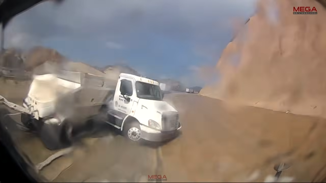 This driver stayed calm while Karen lost control