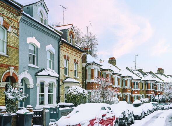 Snow maps show UK battered by 30 hours of blizzards from Tuesday - as ...