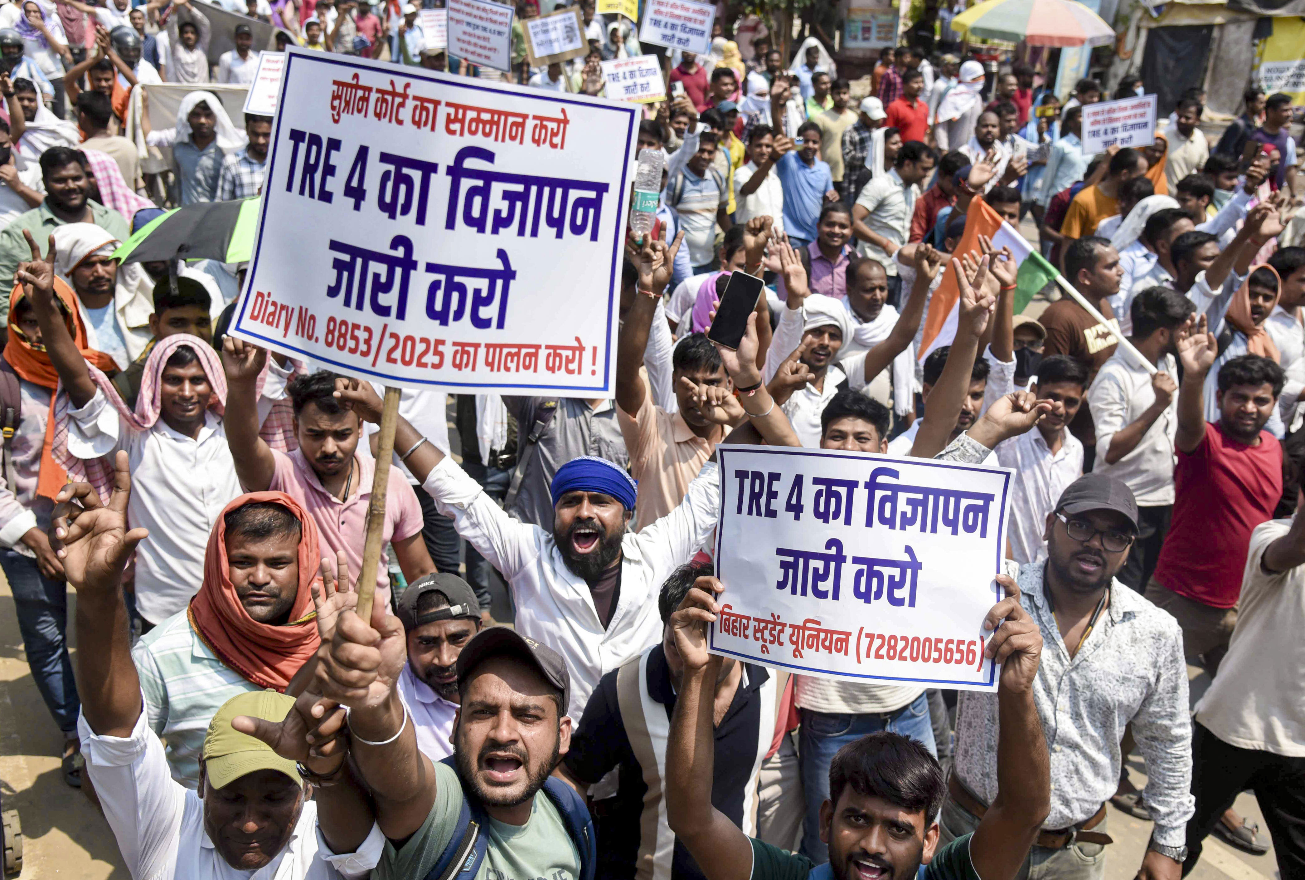 Bihar: 5,000 booked, 4 held after teaching job aspirants protest delay ...