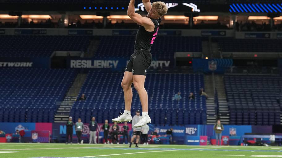 Chicago Bears rookie Sam Roush is probably better than you at solving a ...
