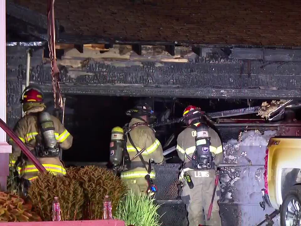 Early morning fire brings crews to Omaha home