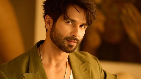 Shahid Kapoor cuts in line at airport but only after an elderly man ...