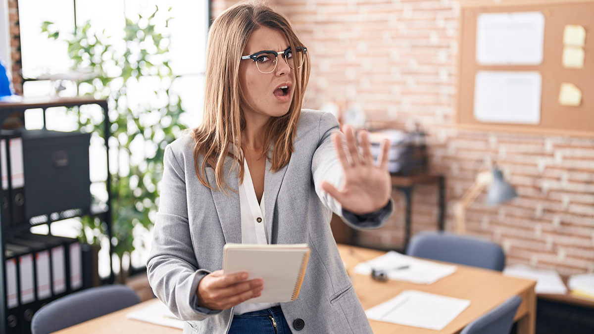 Boss calls out employee for taking personal items, colleagues enjoy the ...