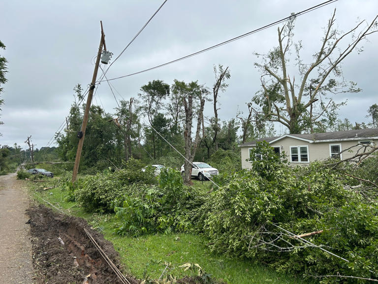 Lincoln County storm leaves trail of destruction, from flipped trailers ...