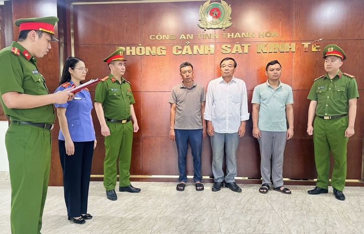 Lập hồ sơ khống để rút tiền công trình, nguyên lãnh đạo xã và giám đốc bị bắt