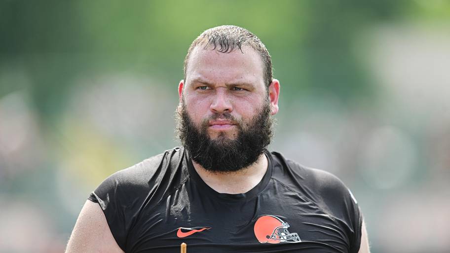 Seven-time Pro Bowler pinned as temporary fix for Bills' offensive line