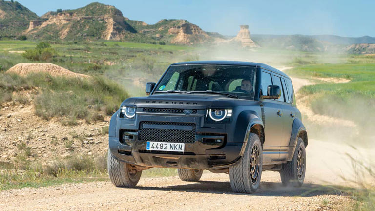 El Defender que ganó el Dakar 2026 y el Mundial es mucho más de calle ...