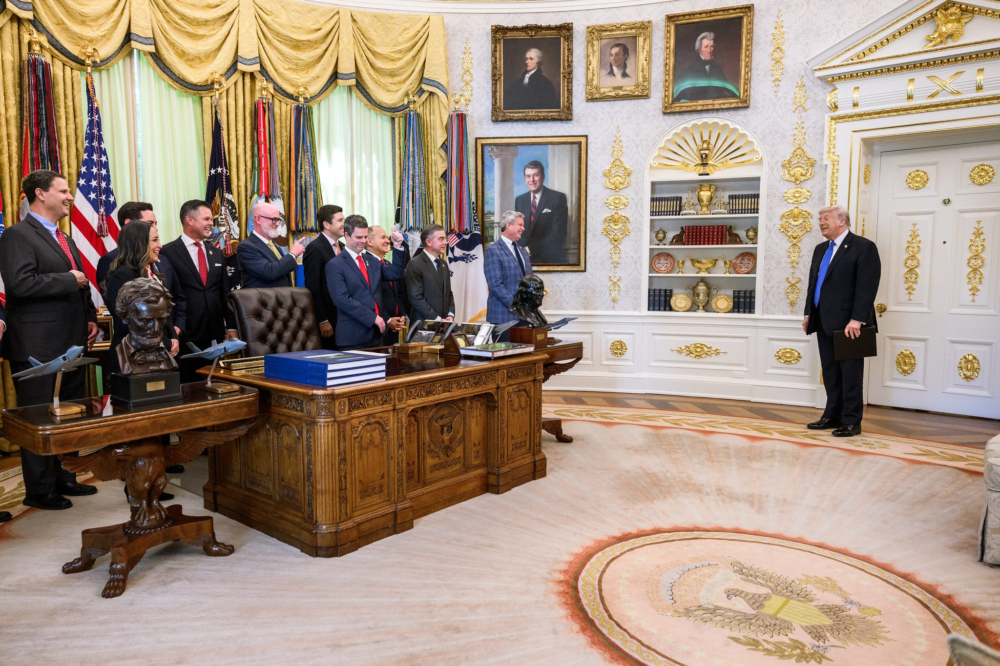 Gold, gold, and more gold: All of the decor changes Trump has made to ...