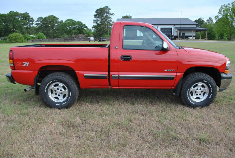 Like-new GMT800 Chevy Silverado single-cab unearthed, and you can buy it
