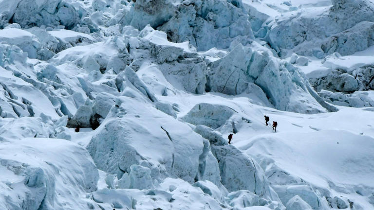 Everest season has arrived – here are 5 big stories to keep an eye on