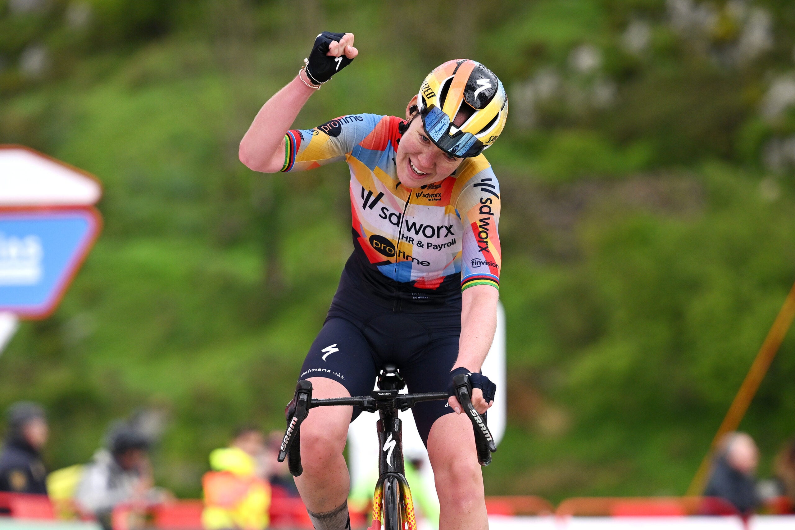 La Vuelta Femenina: Anna van der Breggen schools young rivals on brutal ...