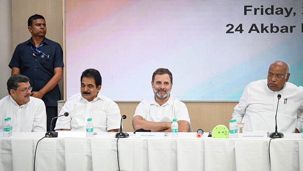 Congress high command to decide Kerala CM amid factional battle