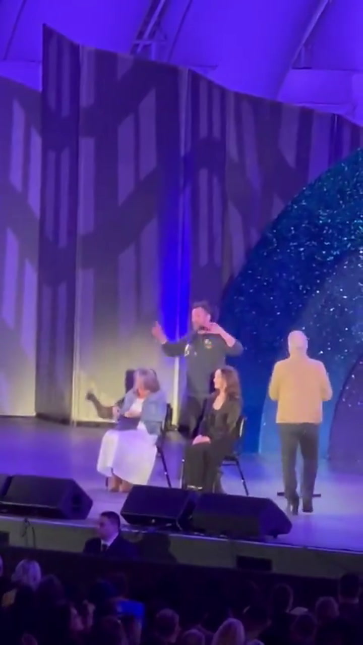 ‘The Pitt’ Star Gives Fans Physical Exam Live on Stage