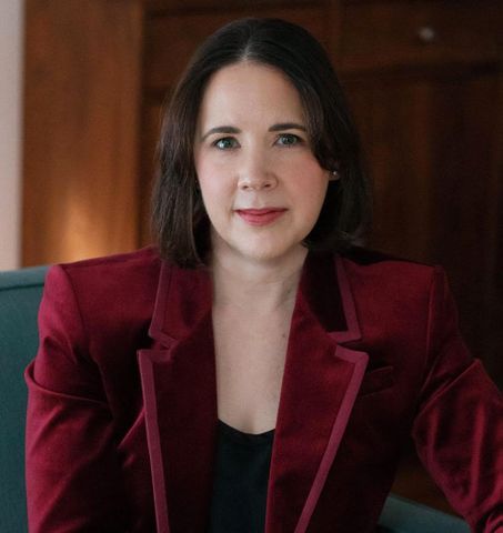A woman investigates a post-WWII murder in “The Foreign Correspondent’s ...