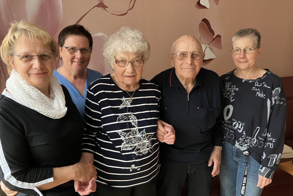 65 Jahre verheiratet: Warum lebende Aale im Rucksack der Braut Angst ...
