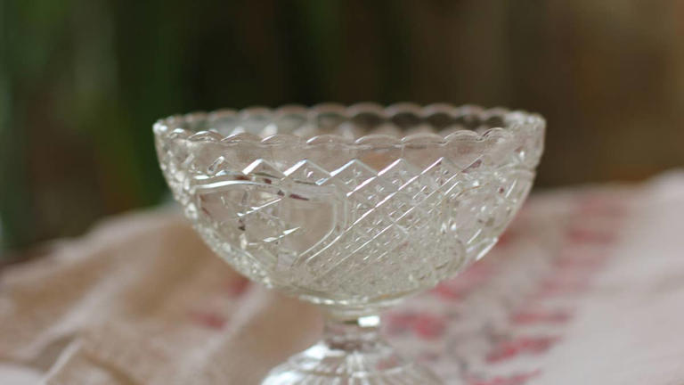 Here's how you can DIY a chic makeup bowl with only Dollar Tree items