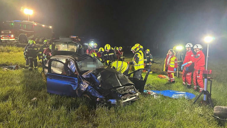 In der Nacht auf Freitag kam ein Auto auf der B1 zwischen Erlauf und Kolm von der Straße ab.