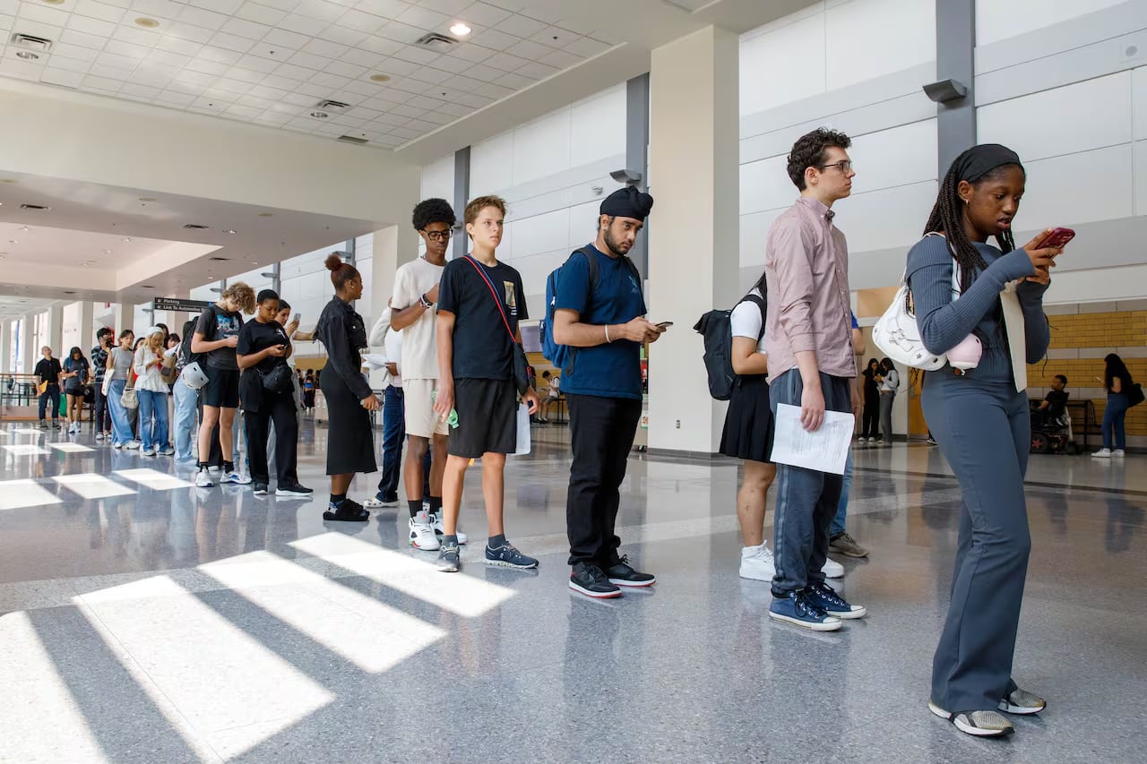 Canadian economy lost 18,000 jobs last month: Statistics Canada