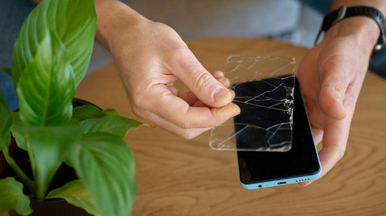 Here's when you should be replacing your phone's screen protector