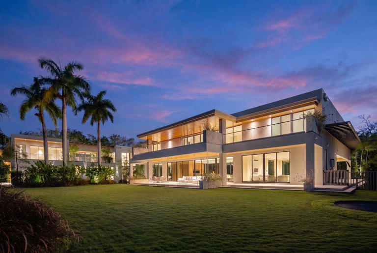 This $25M Pinecrest listing has a putting green and a 70-foot pool ...