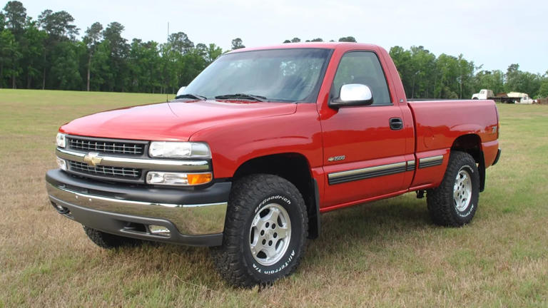 Like-new GMT800 Chevy Silverado single-cab unearthed, and you can buy it