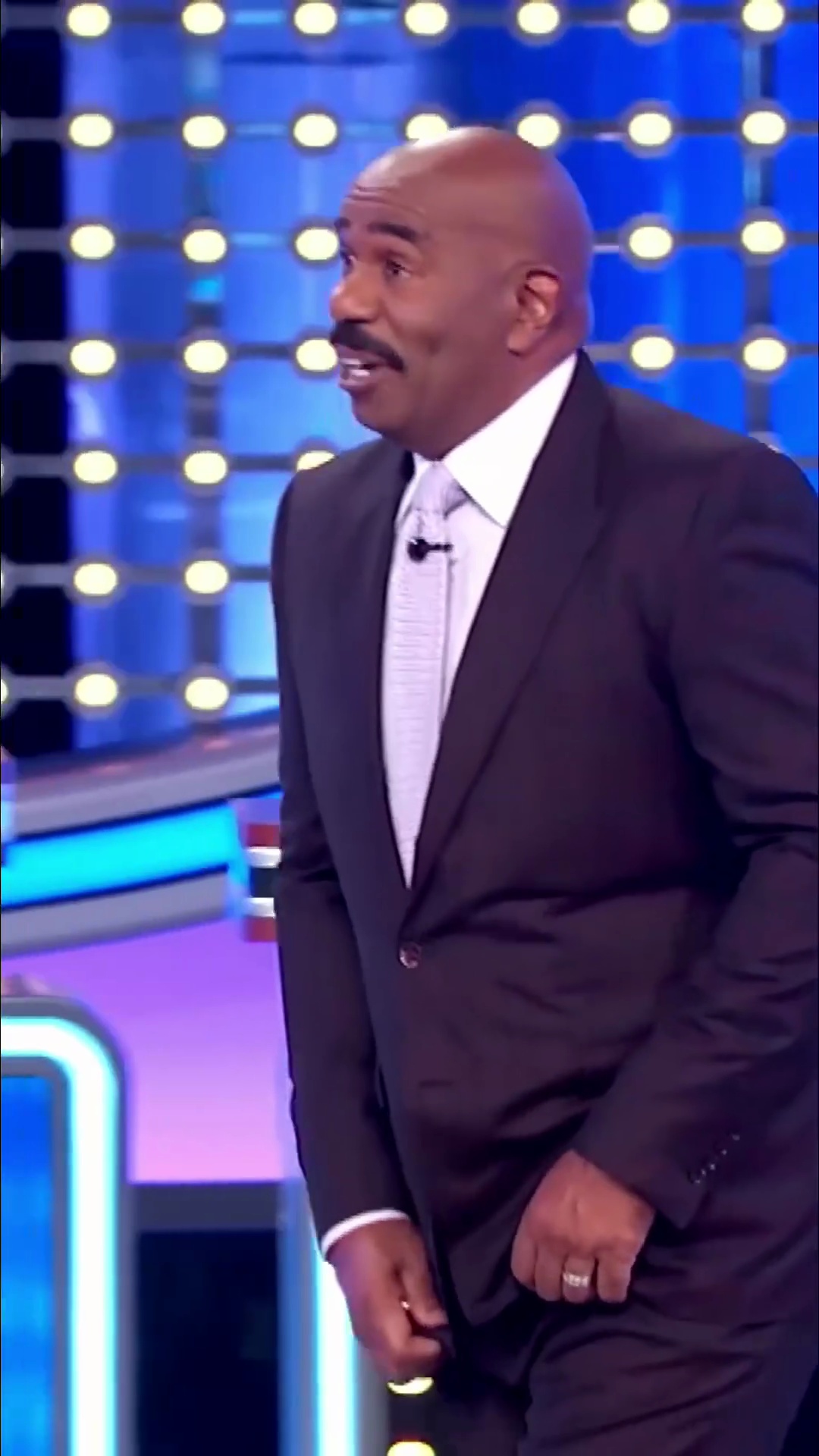 Steve Harvey slams his card after this Family Feud answer
