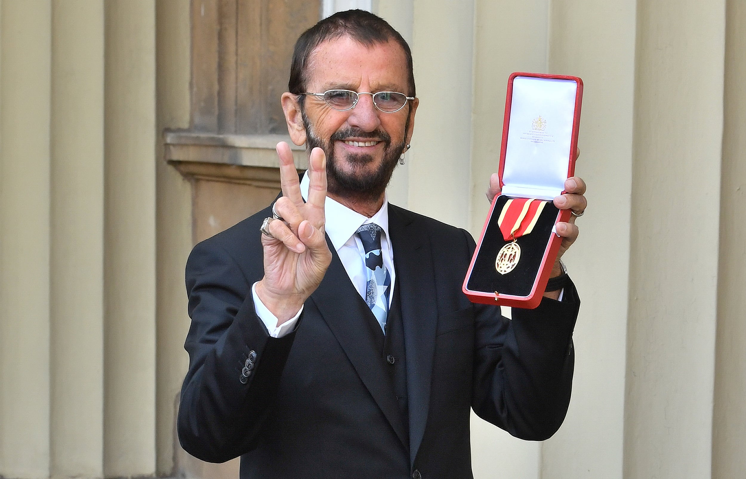TOPSHOT - Richard Starkey, better knonwn as Ringo Starr, poses with his medal after being appointed Knight Commander of the Order of the British Empire at an investiture ceremony at Buckingham Palace in London on March 20, 2018. / AFP PHOTO / POOL / John Stillwell (Photo credit should read JOHN STILLWELL/AFP via Getty Images)