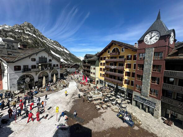 Everybody hits the slopes in peak winter but I decided to try it late ...