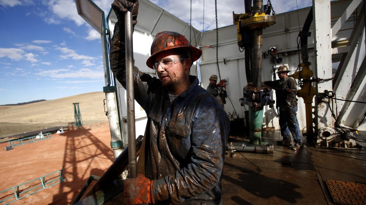 US oil drillers continue to add rigs