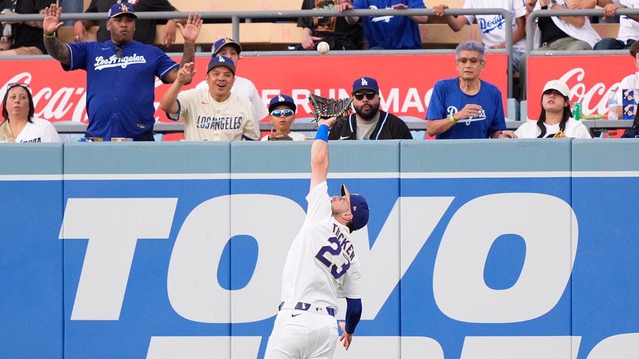 Two top NL teams start a three-game set. Who should we bet on tonight ...