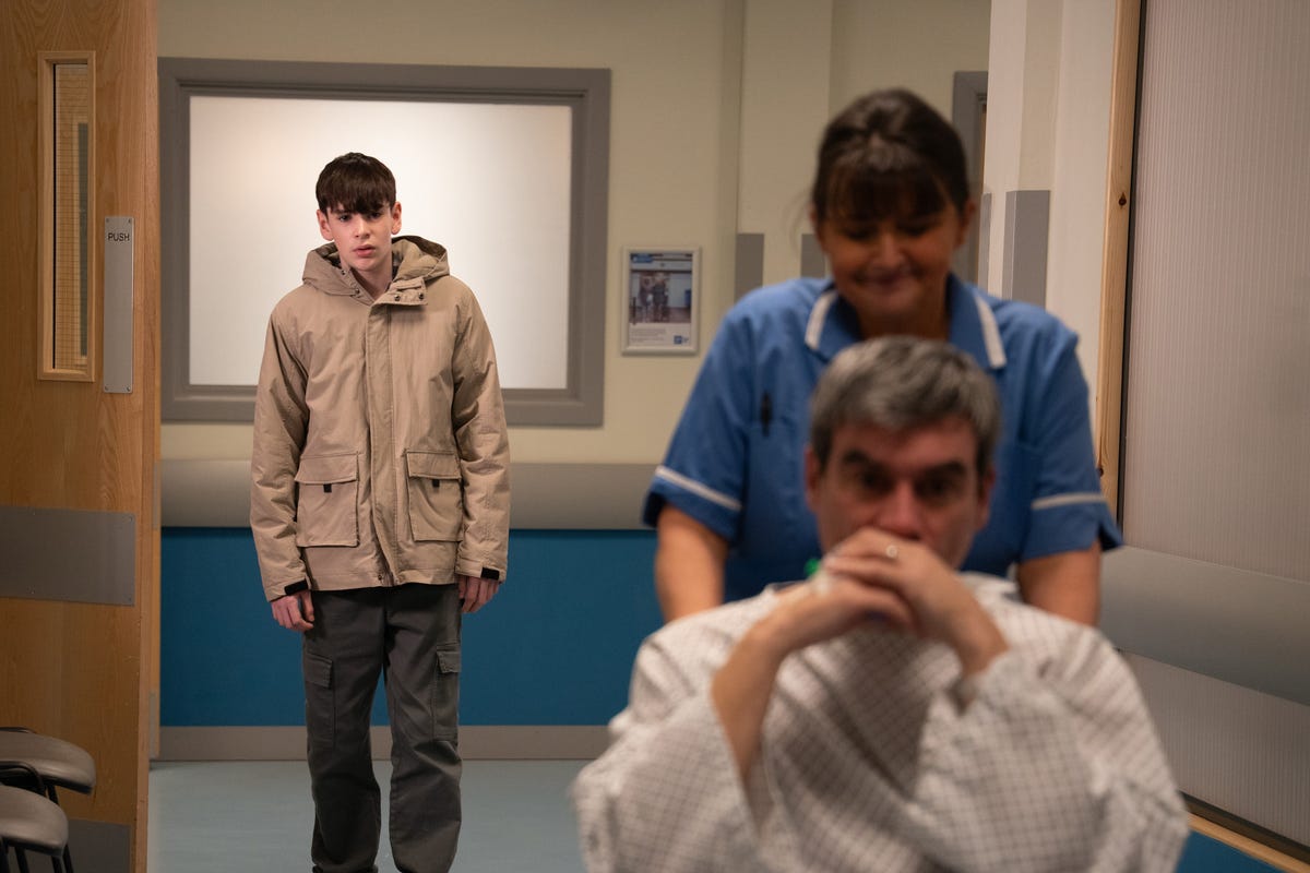Emmerdale's Cain to delay village return for emotional reason after major  surgery