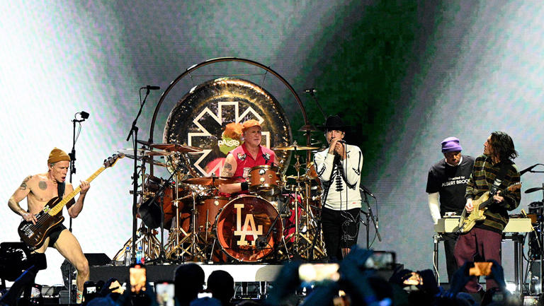 Red Hot Chili Peppers sell recorded catalog to Warner Music Group