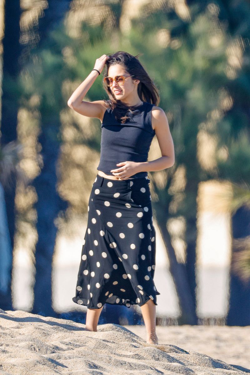 Olivia Rodrigo turns heads in retro-inspired polka dots and chic black ...