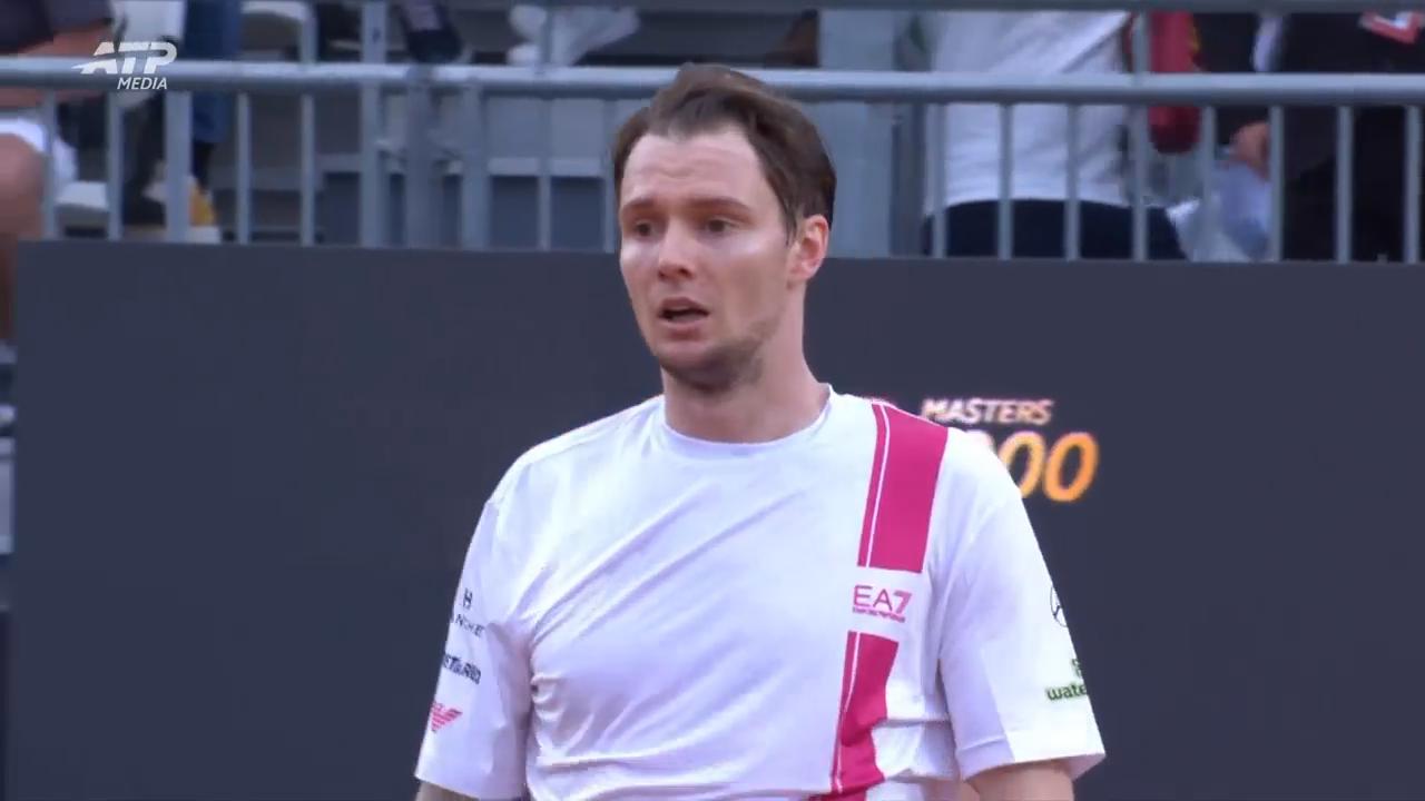 Bublik storms past Baez in Rome