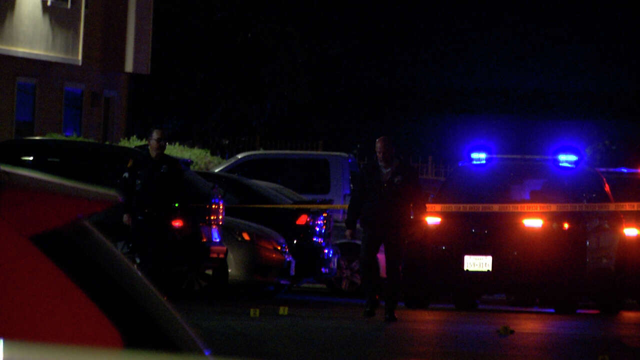 2 shot, 1 dead at Northwest Side apartment complex, say San Antonio police