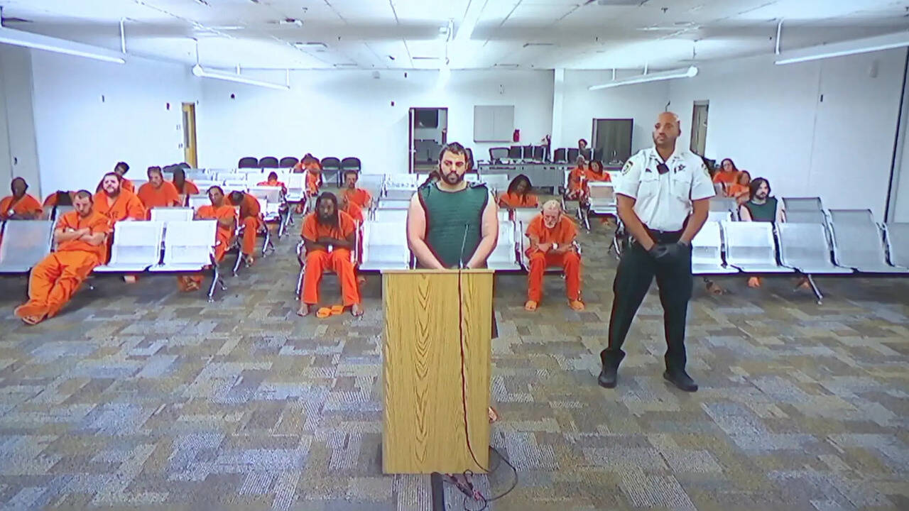 Prosecutors pursue death penalty for suspect in USF student murders