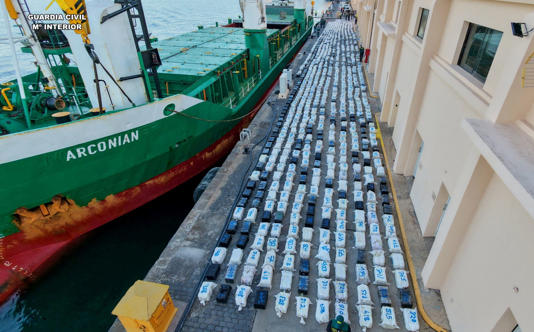 The Spanish police force unloaded 30 tonnes of cocaine from the Arconian off the Canary Islands - Guardia Civil/Isabel Infantes