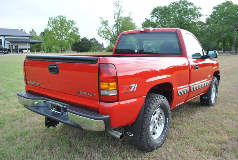 Like-new GMT800 Chevy Silverado single-cab unearthed, and you can buy it