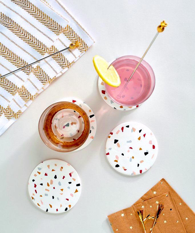 DIY coasters: 50 designs for decor or gifts!