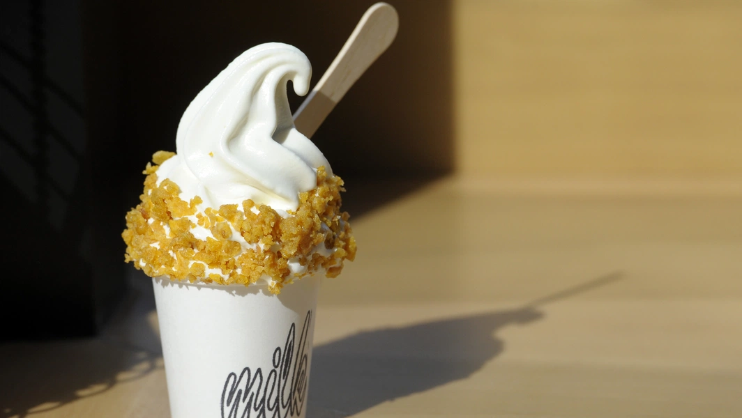 Reba McEntire’s retro cake and breakfast flavors shape dessert trends