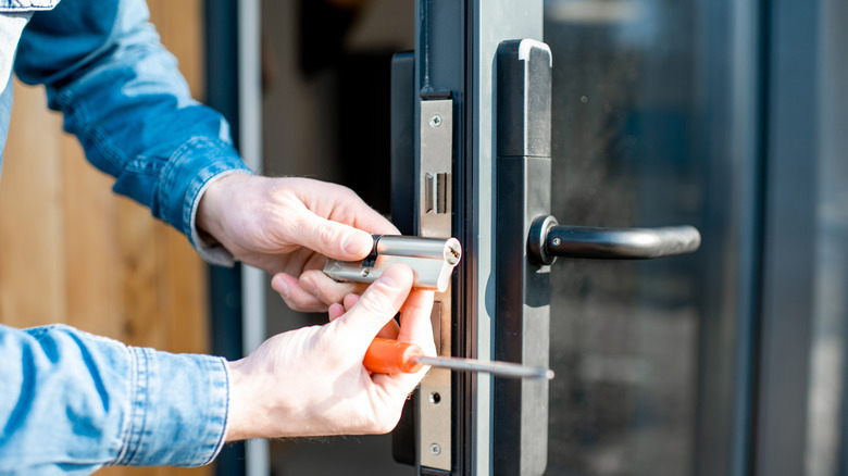 Mistakes everyone makes when installing locks